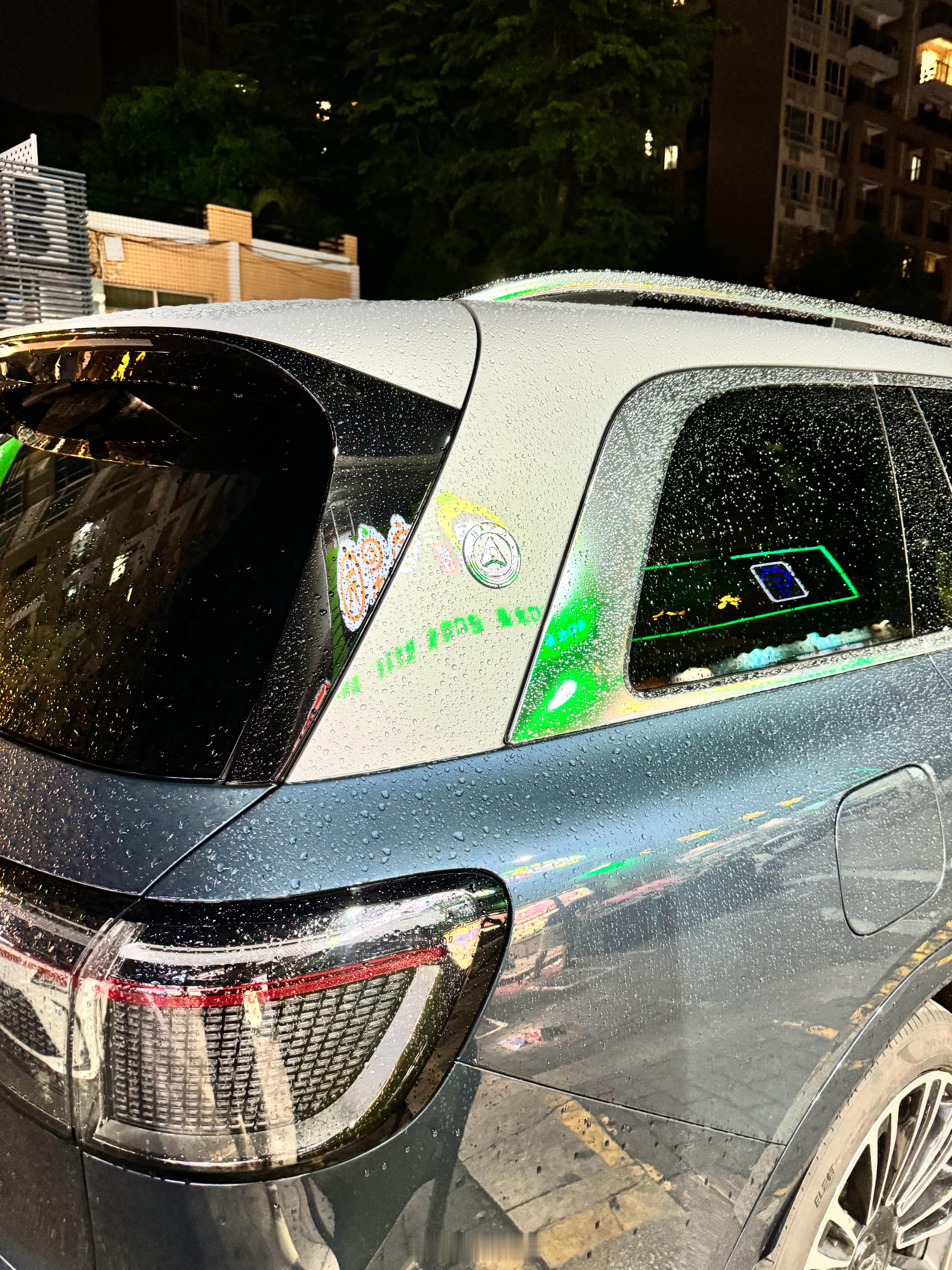 这跟GLS的迈巴赫标有心有灵犀啊～[吃瓜][吃瓜]#问界m9##迈巴赫gls# 