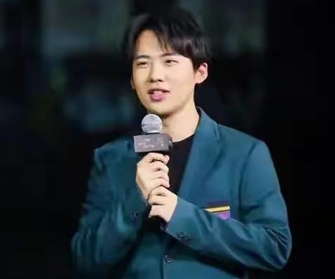 郭麒麟高情商证实，他为什么不在德云社接班，最主要的原因有两点

郭德纲老师情商很
