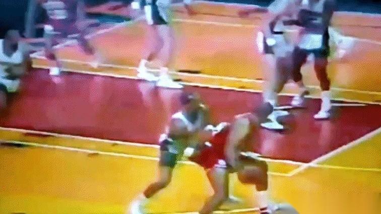 NBA的体测数据里，藏着个天大的“谎言”。
主角叫查尔斯·巴克利，外号“空中飞猪