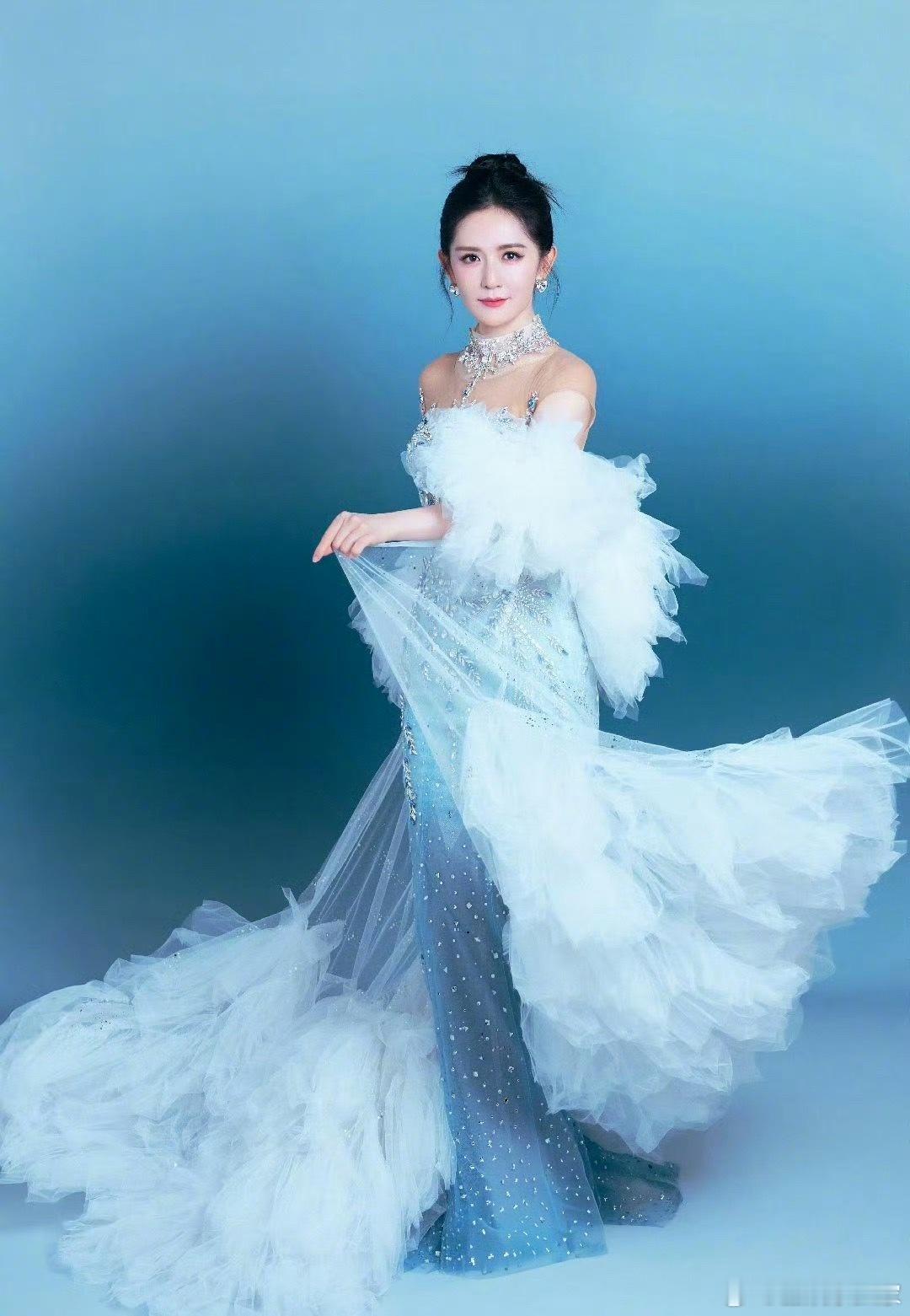 谢娜 真的会被姐姐们的小细节打动！谢娜叫小图雅也太宠溺了，乌兰图雅的笑容好治愈，