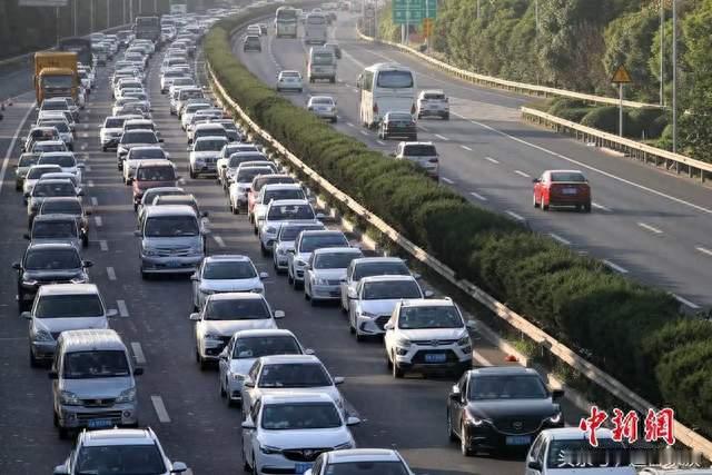 国庆跑600公里：电车省钱、油车和混动省心，到底该咋选？