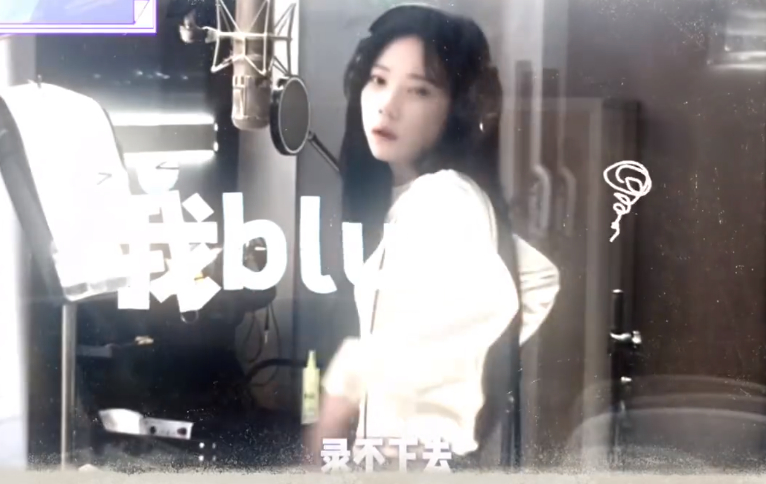 张紫宁新歌到底在唱谁  《思念成风飘向你》这首歌不仅是献给她的爷爷，也是送给每一