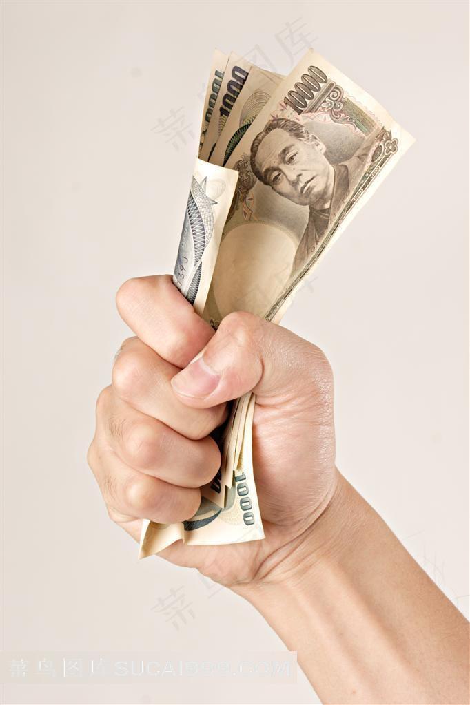 老年人有钱切勿外借
老年人存点钱何其艰难，一辈子才积攒下那点微薄积蓄，自己都舍不