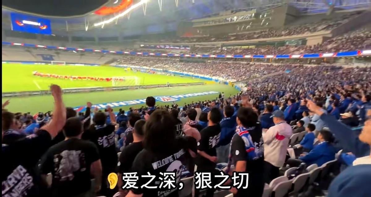 申花这赛季，赢球像擦边球，输球像早有预谋。
锋线那俩外援，进不了球还占地方，还不