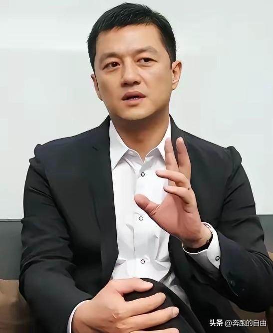 李亚鹏直播哭了，自爆十年前跟黄晓明借钱，黄晓明只回了四个字，至今再也没提过。
那