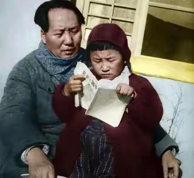 父爱如山！
日理万机，忙里偷闲，把父爱留给孩子们。
“好好学习，天天向上！”孩子