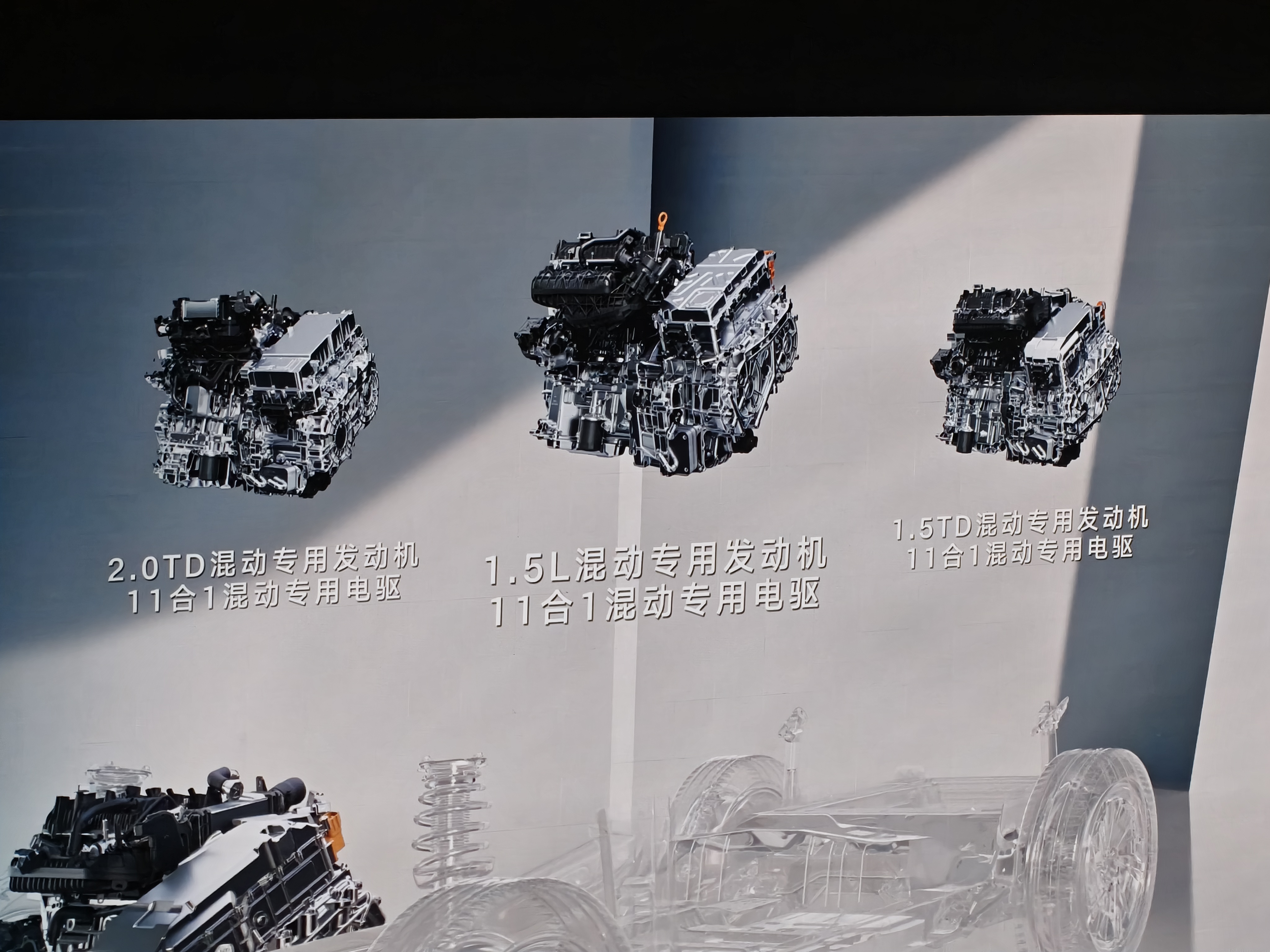 中国混动油耗打破世界纪录吉利i-HEV智擎混动2026是HEV产品大年，吉利中国