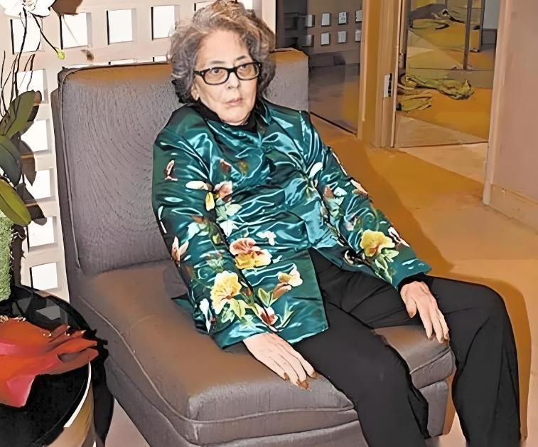 1957年，何鸿燊看着病床上的妻子黎婉华说：“你现在这个样子，我需要再娶一房！”