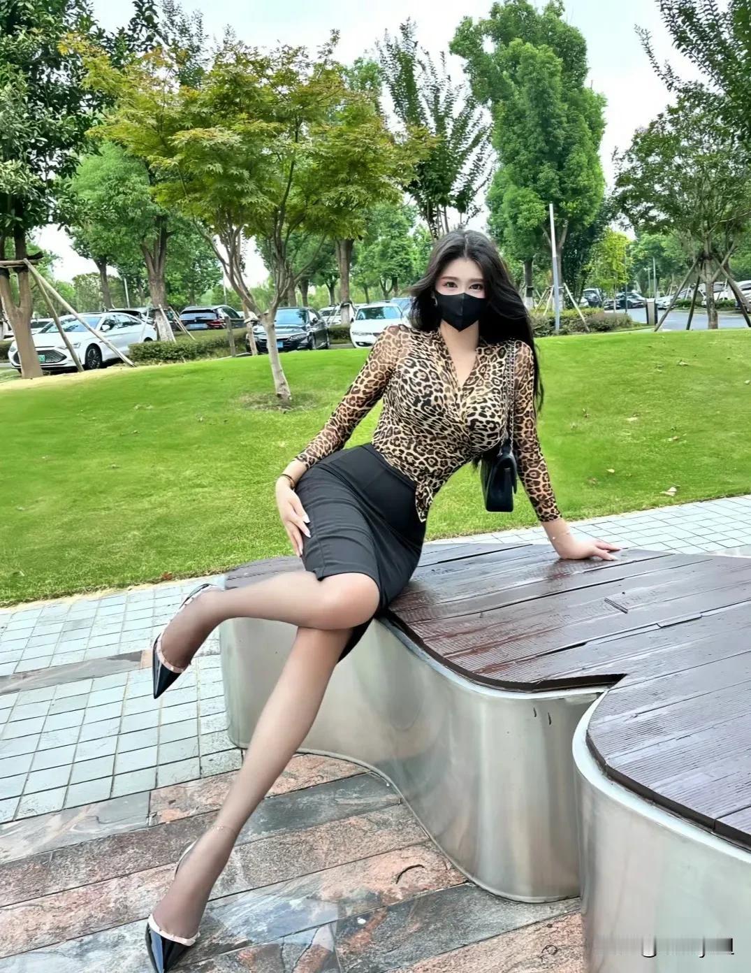 #优雅街拍美女#
#分享街拍女孩# #时尚街拍照分享# #街拍女孩分享# #分享