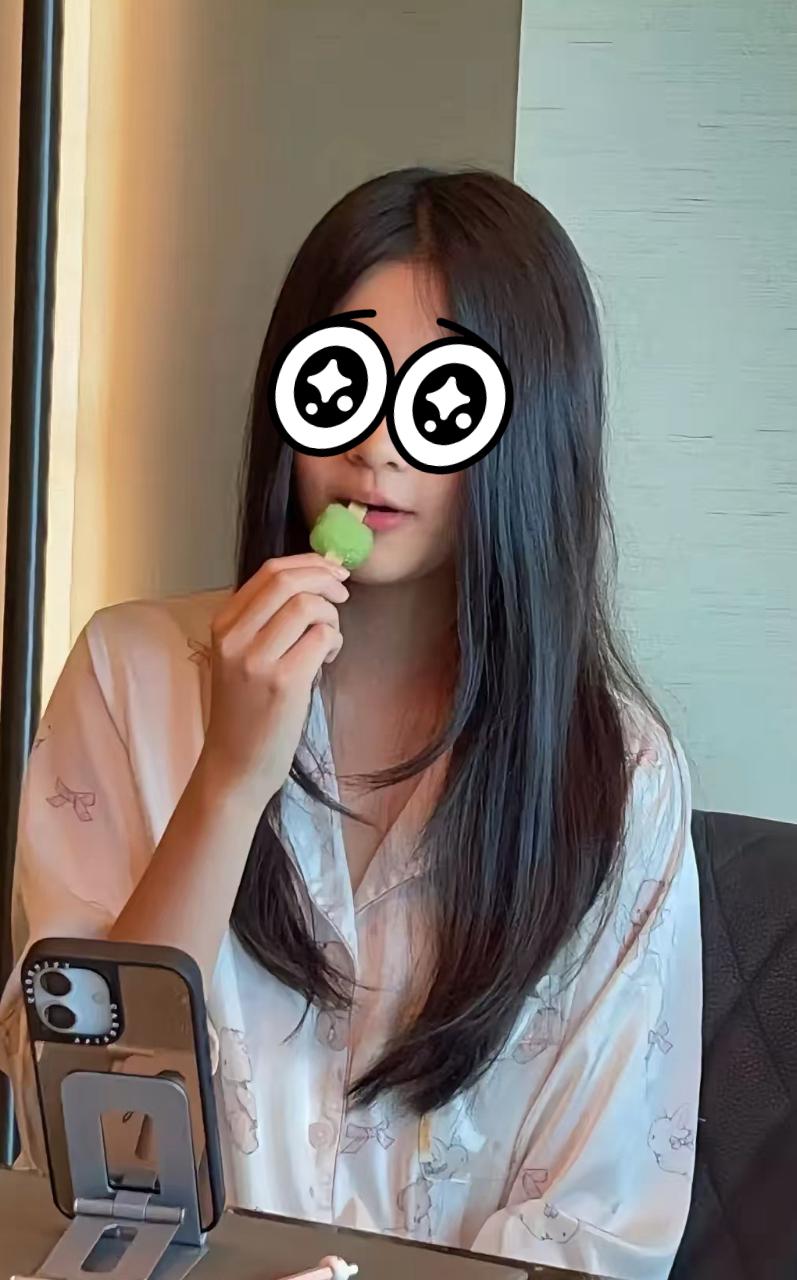 周杰伦和郭富城这么大的咖，都没有铺天盖地的偶遇孩子，即便拍孩子也都是背面或者带墨