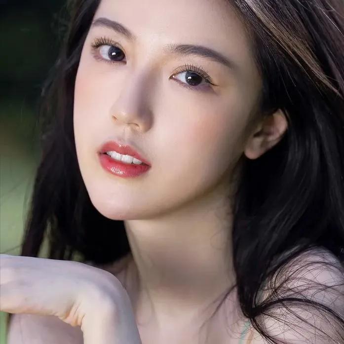温柔眼眸，清新自然，让人心醉的少女气质