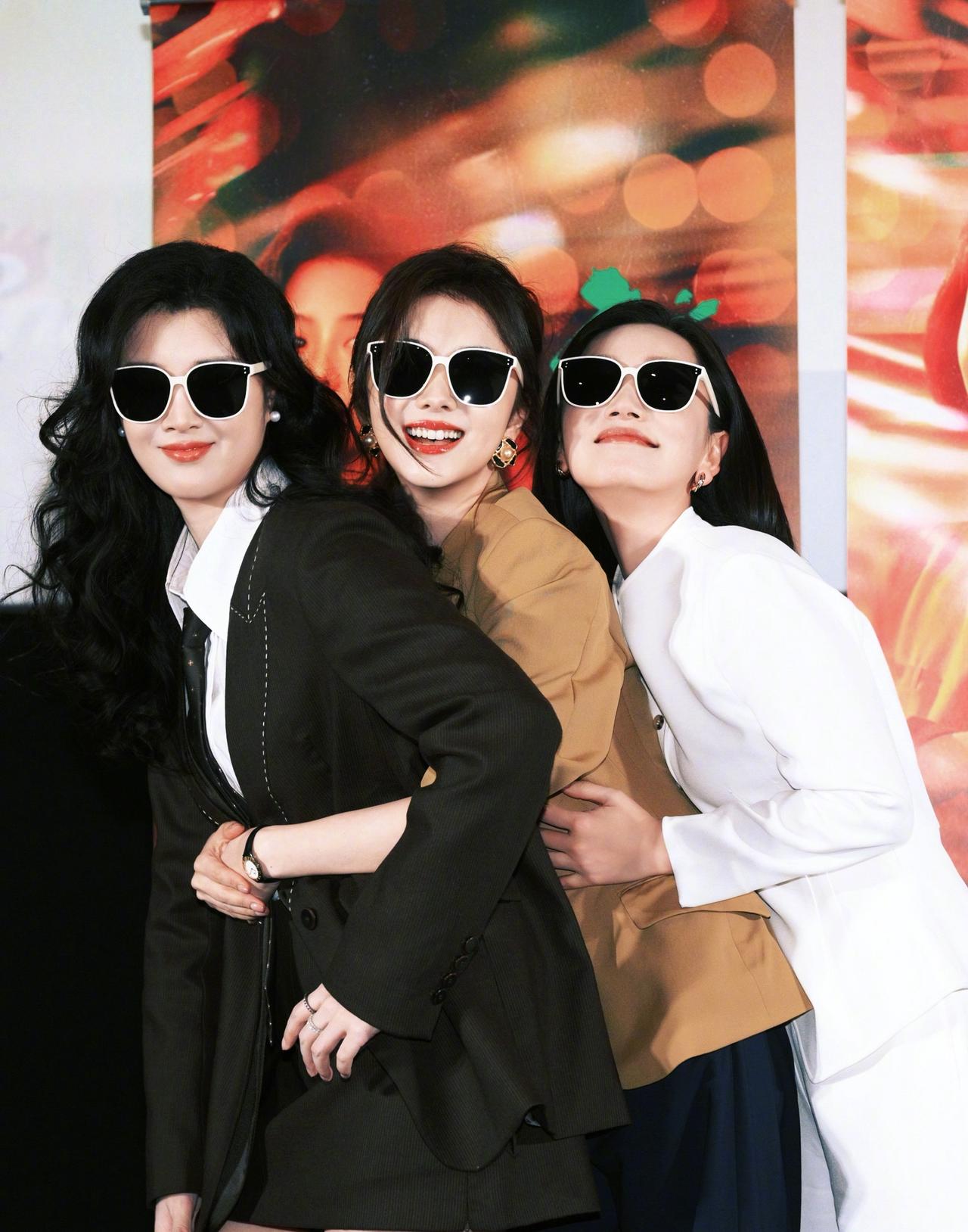 奚望一句谭松韵像小太阳，

瞬间戳中无数人的心巴！

这形容，太精准了！

在《