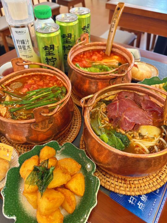 原地封神！这家云南米线店太绝了