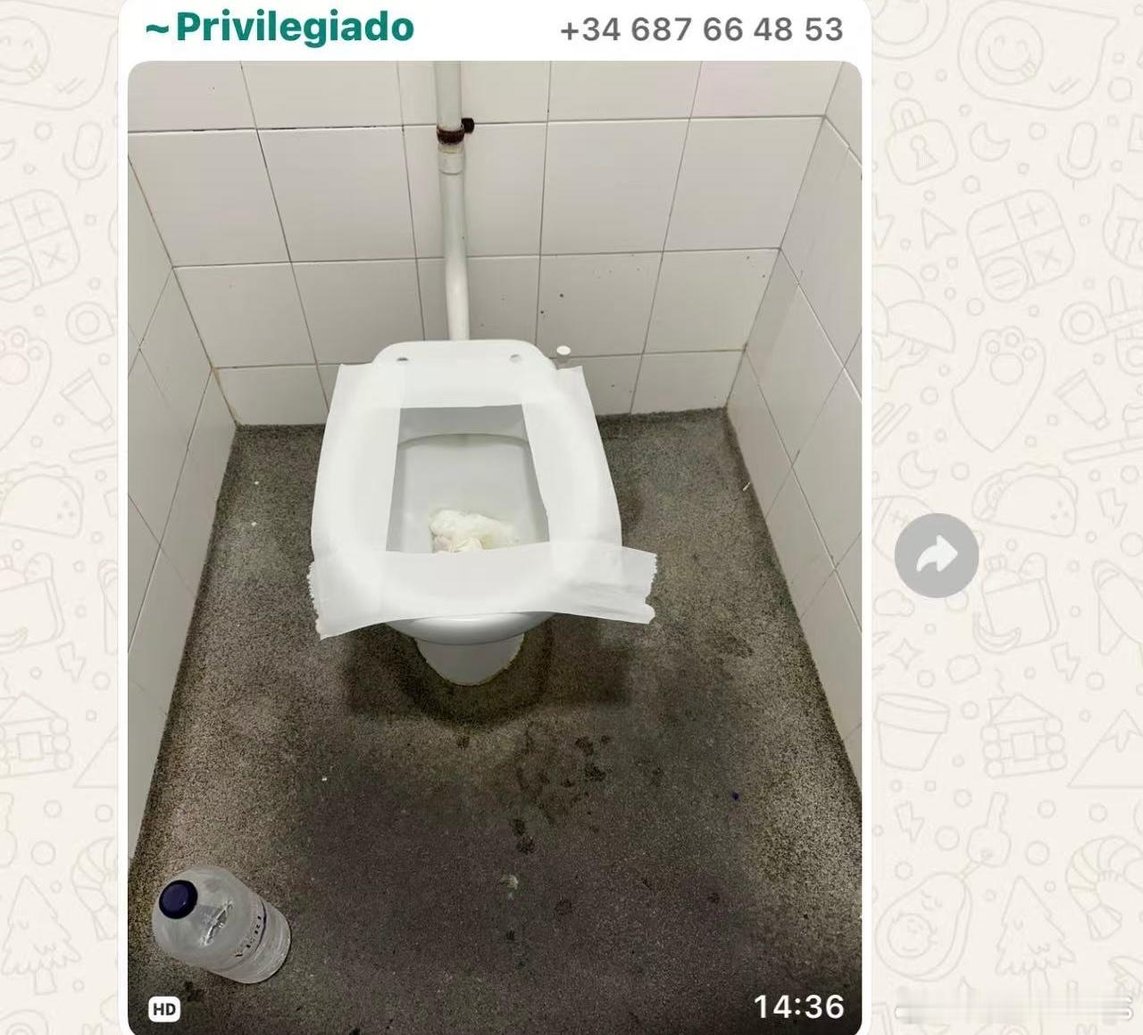 马贝拉客场迎战欧罗巴，这是西协甲为数不多的人造草场地了，条件嘛给大家发一张更衣室