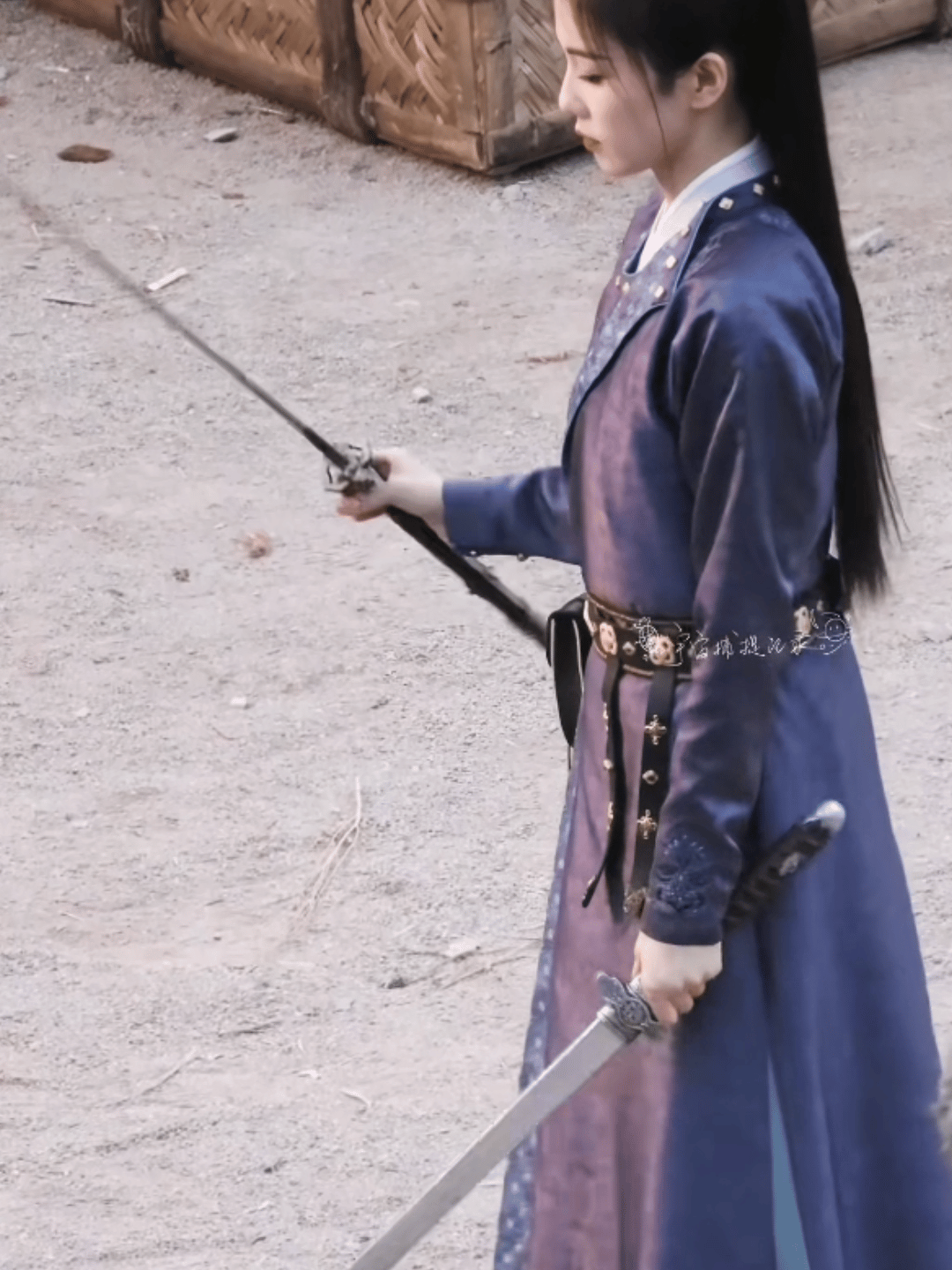 白鹿耍剑不帅吗？唐宫奇案李佩仪好多打戏呀！ 