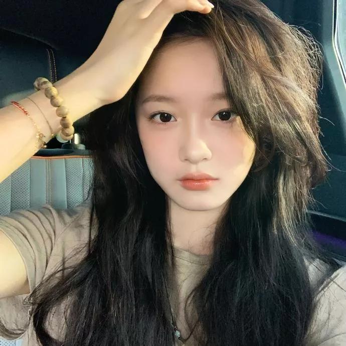 少女心事💓车内自拍，温柔迷人，谁懂我的心事？秋日少女照 少女心自拍 少女自拍 