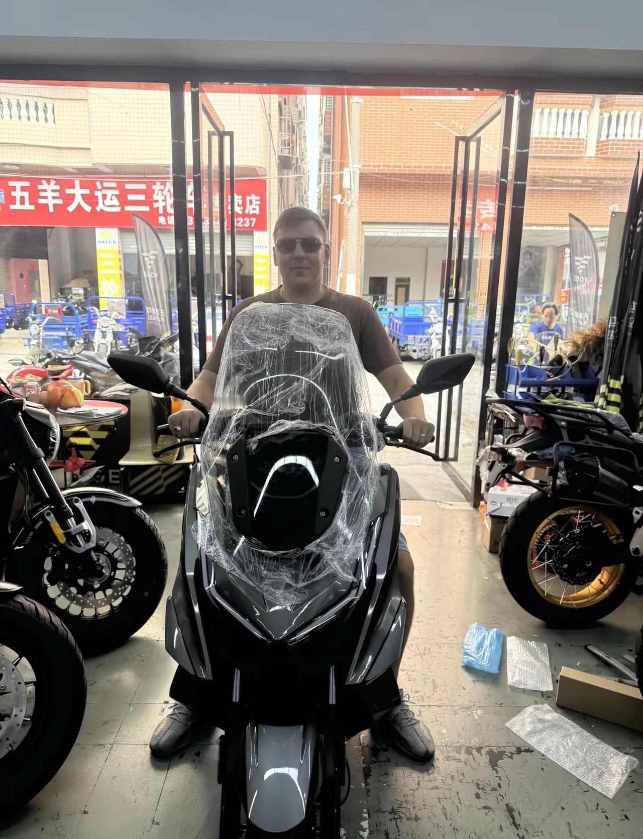 恭喜俄罗斯老哥拿下250gt play版，新车落地顺顺利利无极机车 无极250g
