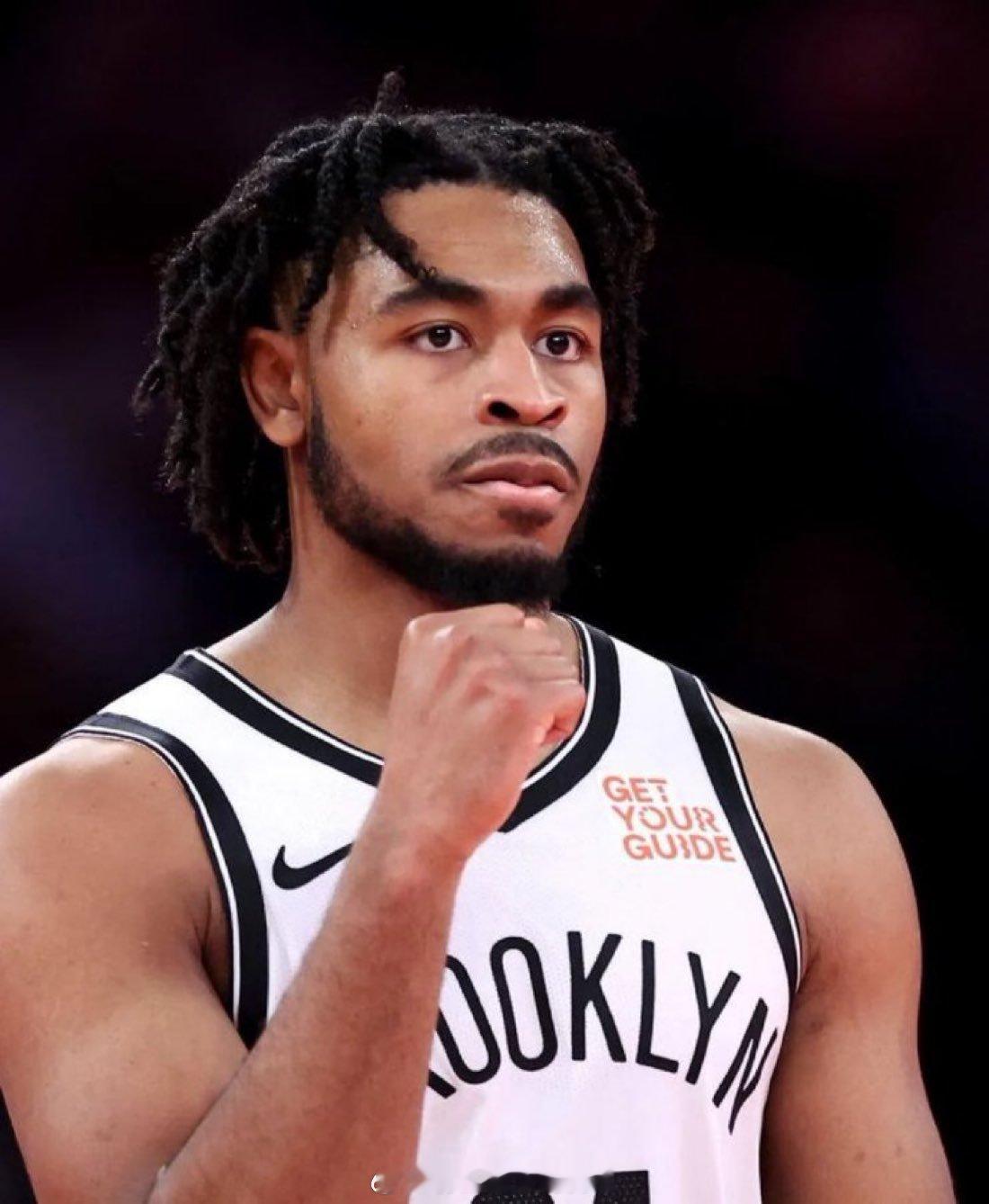 据Jake Fischer报道，雄鹿一直对卡姆·托马斯很感兴趣。 