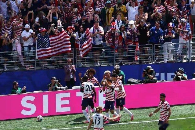 世界杯成为美国的捞金活动？2-0提前出线！世界杯最大黑马诞生：2场轰6球，改写9