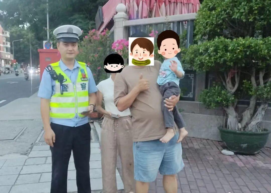 【2岁幼童走失  交警帮寻父母】9月30日18时许，鲤城交警大队一中队执勤人员在