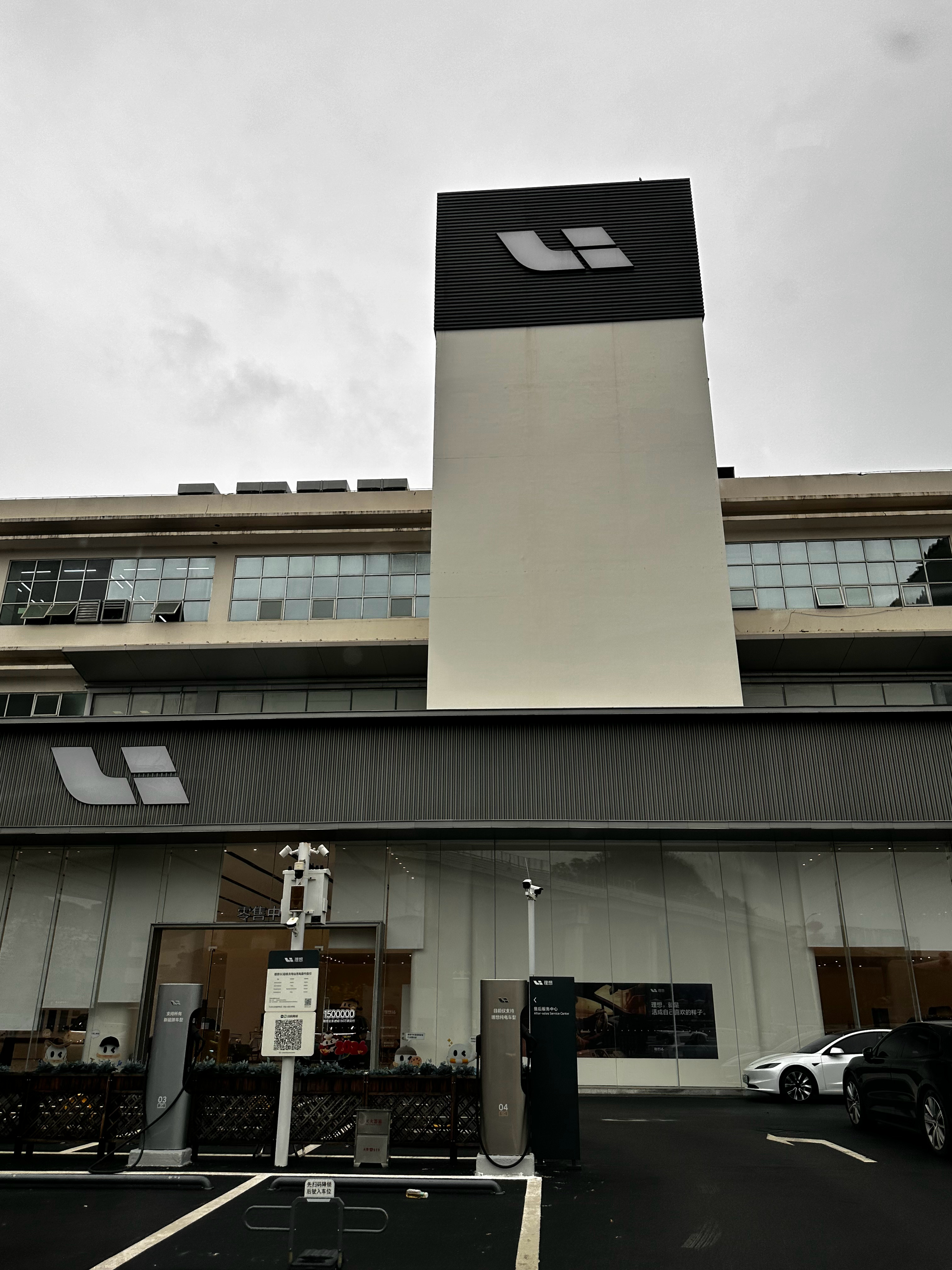 离得近就是方便，过来保个养 深圳·理想汽车深圳宝安机场路零售中心