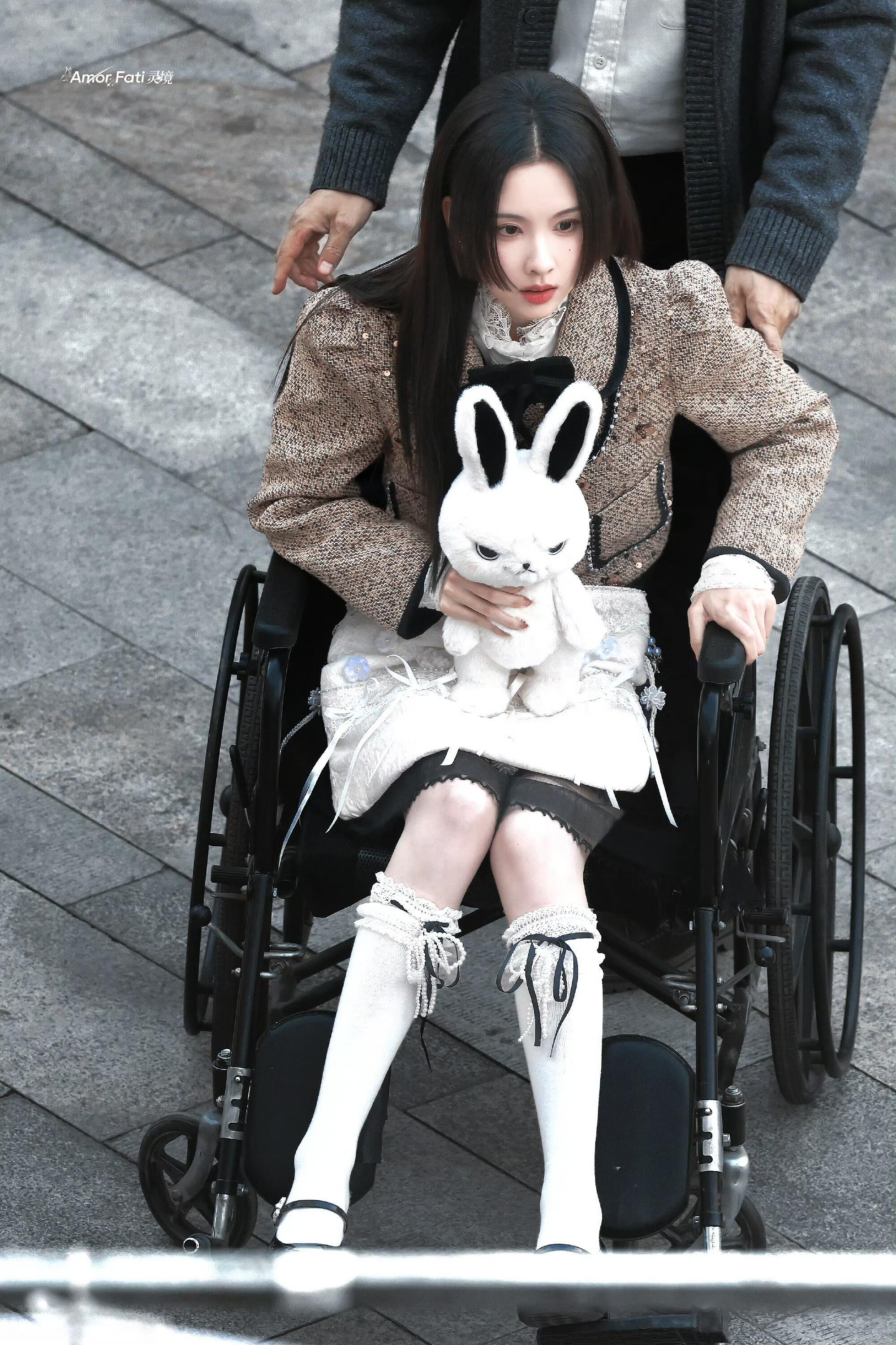 陈都灵今天也没变成玩偶呢最新路透，白幼薇造型都好好看啊，病娇味的少女暴君 