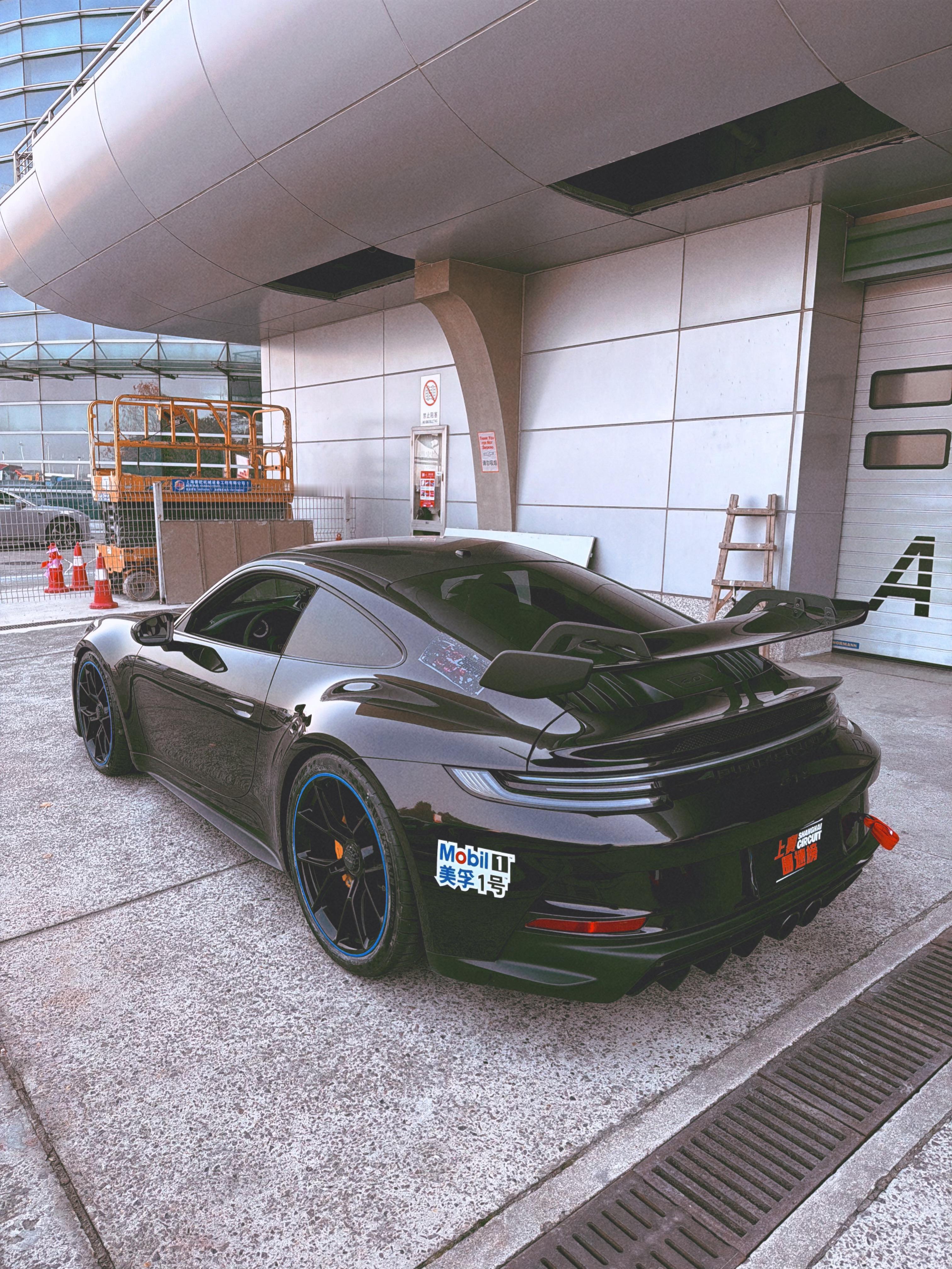 吼洞吼洞… 这什么场面，现在走还来得及吗 汽场全开