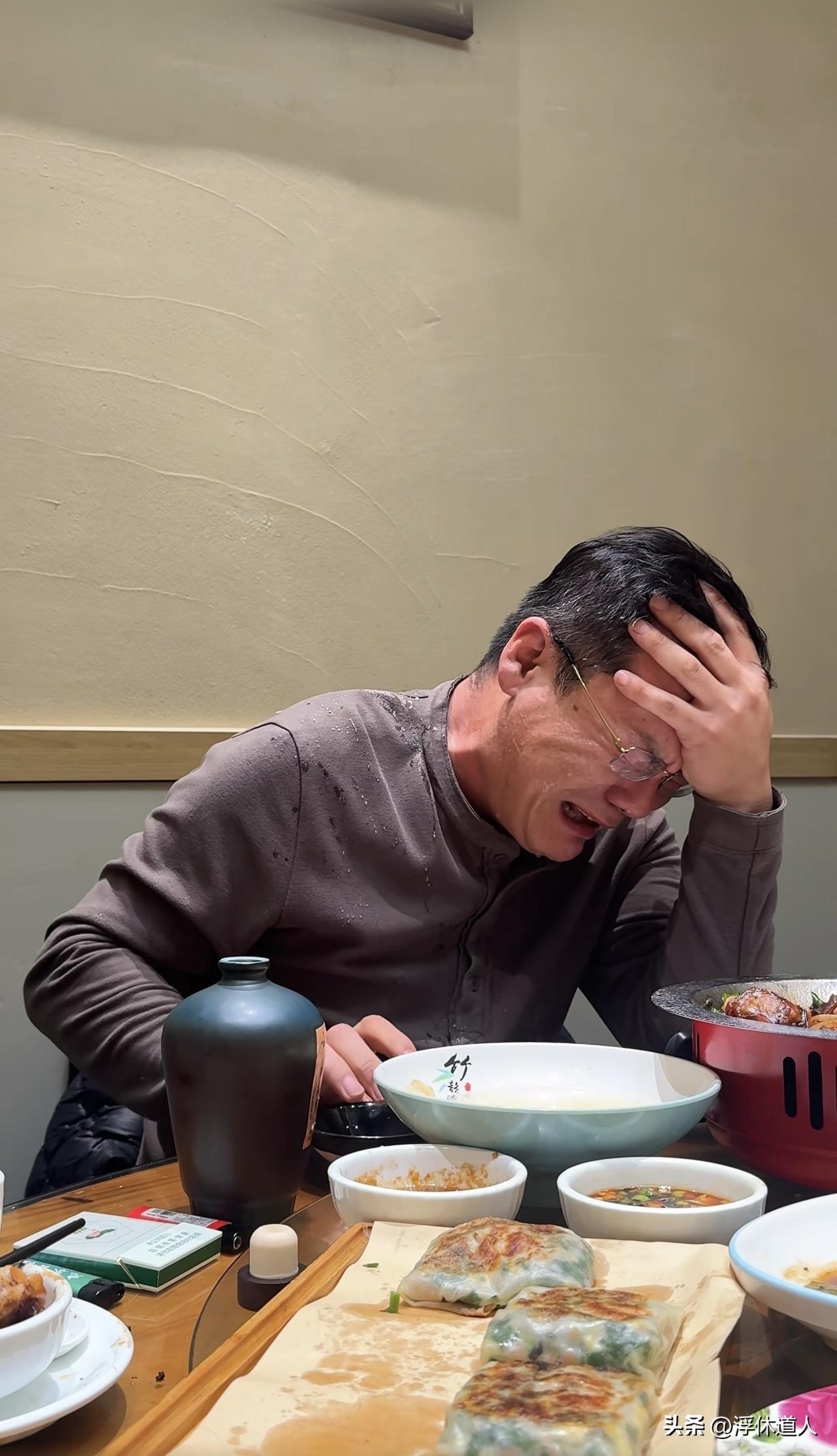 一曲将进酒，满世浮生梦：

·当你18岁的时候读将进酒，只能看见那句“天生我材必