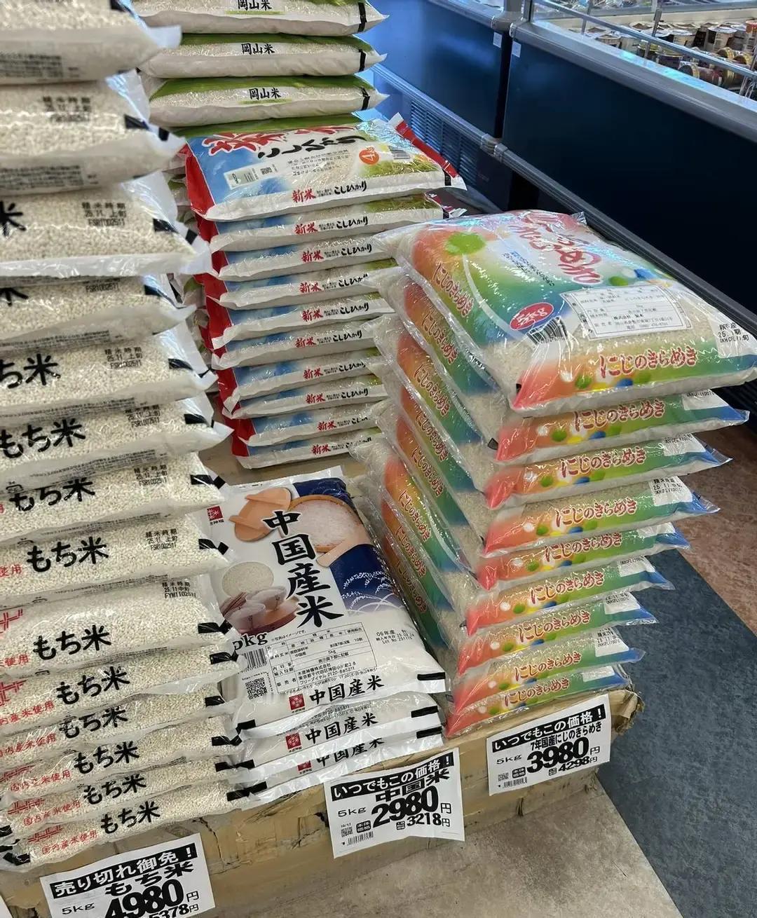 最近刷到几个挺逗的事儿，都是喊抵制却偷偷买的反转，说白了，这些情绪化的口号在真金