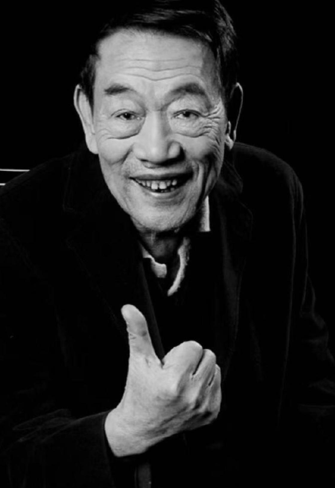 天津相声界今夜悲声四起，94岁泰斗杨少华先生于今日午后仙逝，这位马三立大师亲传弟