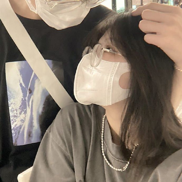 希望你的感情没有猜忌 不用担心能舒服的爱自己也会合适的爱别人 