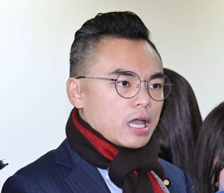 台湾政治博弈中，蓝白合还是一个重要的话题。台湾省立法机构8个常设委员会的召委选举