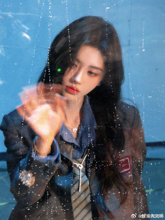 鞠婧祎方将统一回应 31日，鞠婧祎被丝芭传媒实名举报涉嫌偷税漏税。记者就此事向鞠