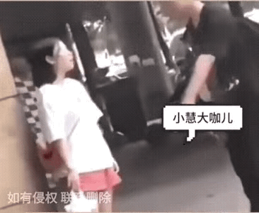 太残暴了


如果爱 请深爱
如果不爱 请别伤害
图中男子对女孩三言不合，大打出
