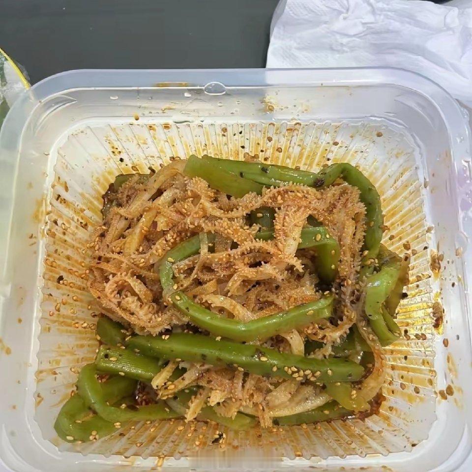 鹿哈方辟谣可能要赔26.9亿鹿哈过去仅在工厂从事打螺丝工作，凭借与鹿晗相似的外貌