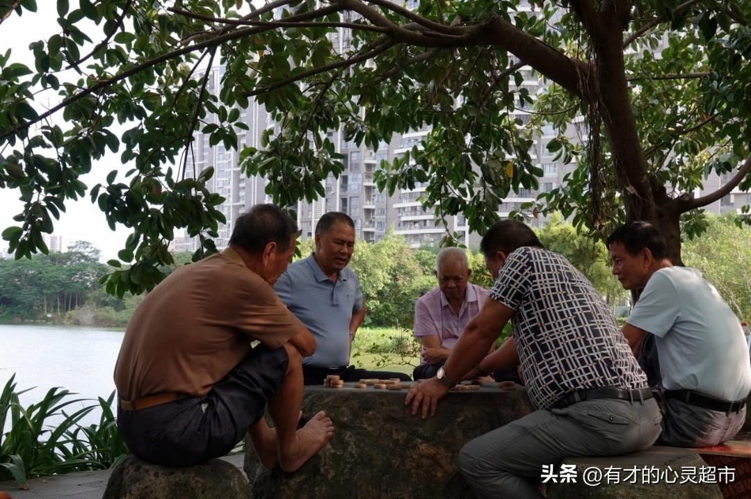 故土才是老人最好的归宿
    
       今天看到小区里翻垃圾箱捡破烂的老