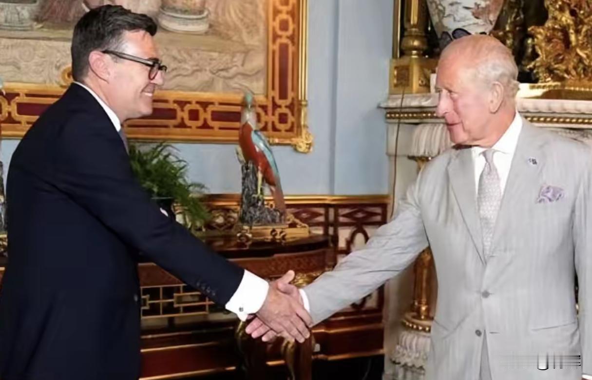 英国新首相就职，中国总理致电祝贺，第1句话就提醒对方一件事
7月20号当天，英国