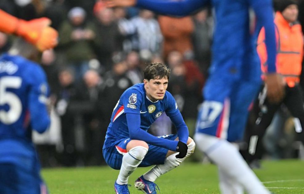 别老吐槽加纳乔进攻端 看看他防守的态度 他没那么差劲