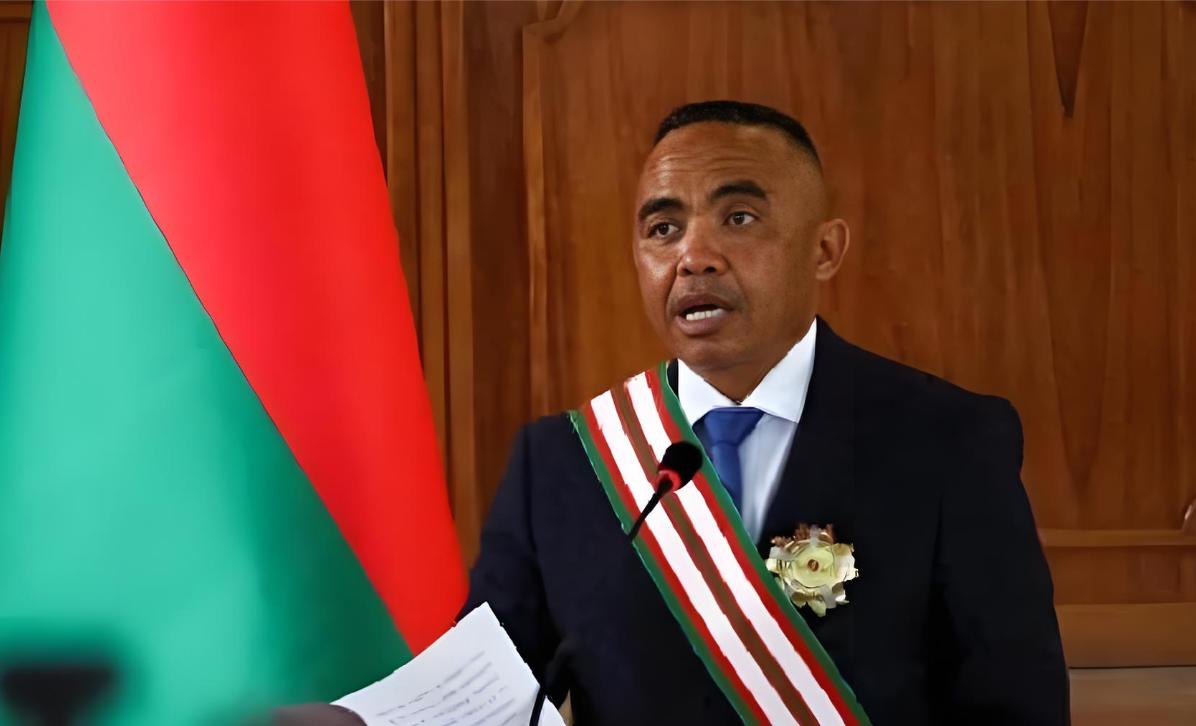 马达加斯加又有大动作了！3月15号晚上临时国家元首兰德里亚尼里纳在总统府举行任命