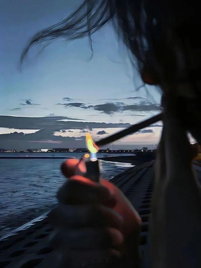 好累 已经提供不了情绪价值了 只想安静一点  以保全自己仅剩的一些情绪 ​​​