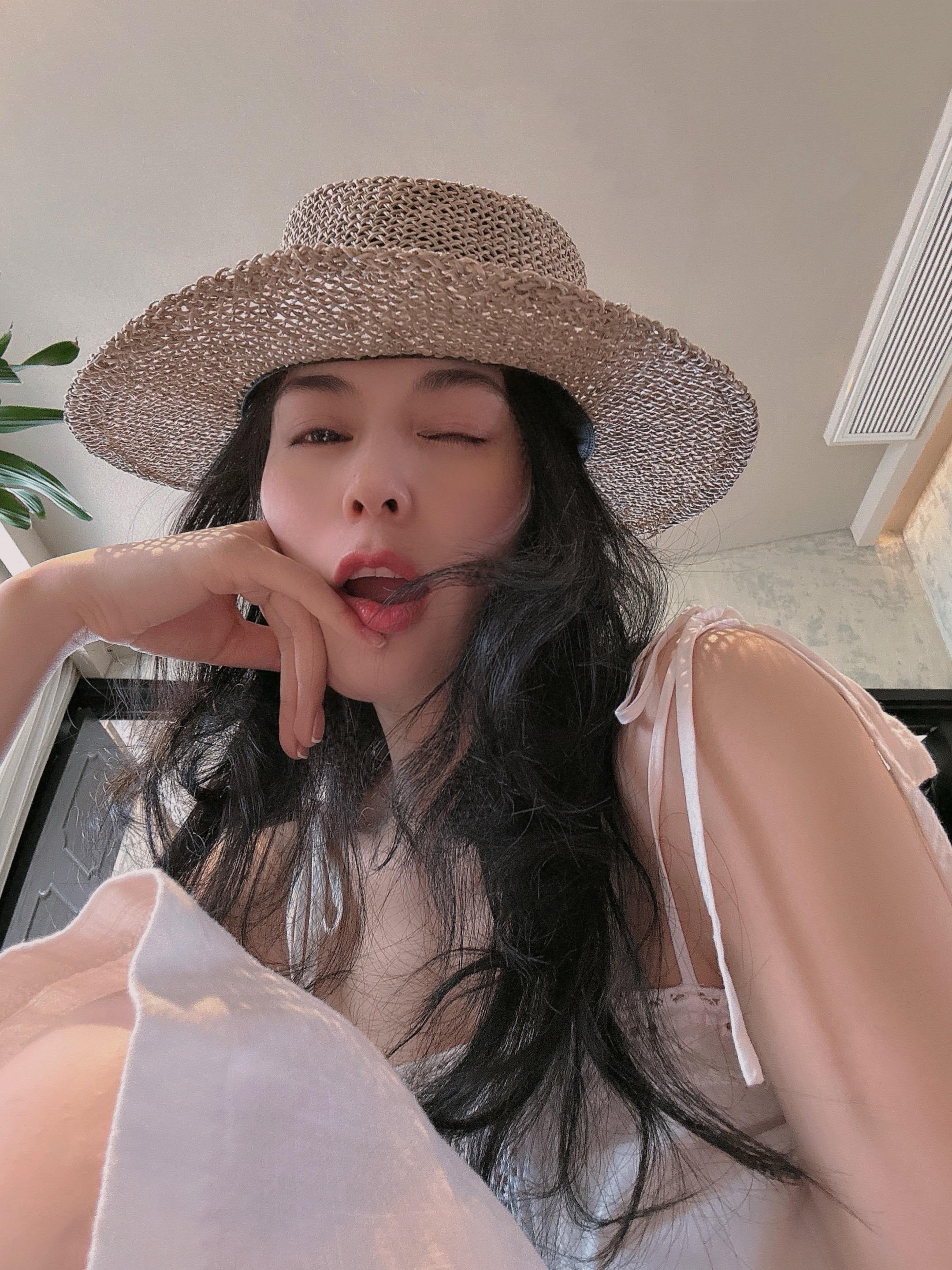 6月德华。