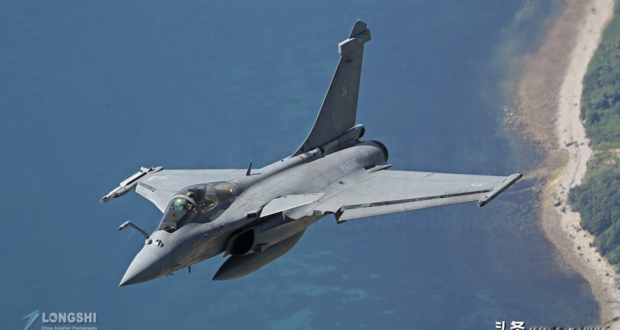 泽连斯基访法,西方军援加剧冲突
俄乌还在打，打了很久了，一直没停，乌克兰到处要钱