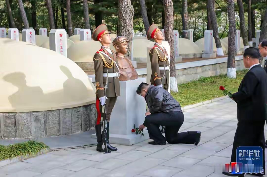 金正恩凭吊毛岸英烈士墓！
10月24日，金正恩参谒位于平安南道桧仓郡的中国人民志