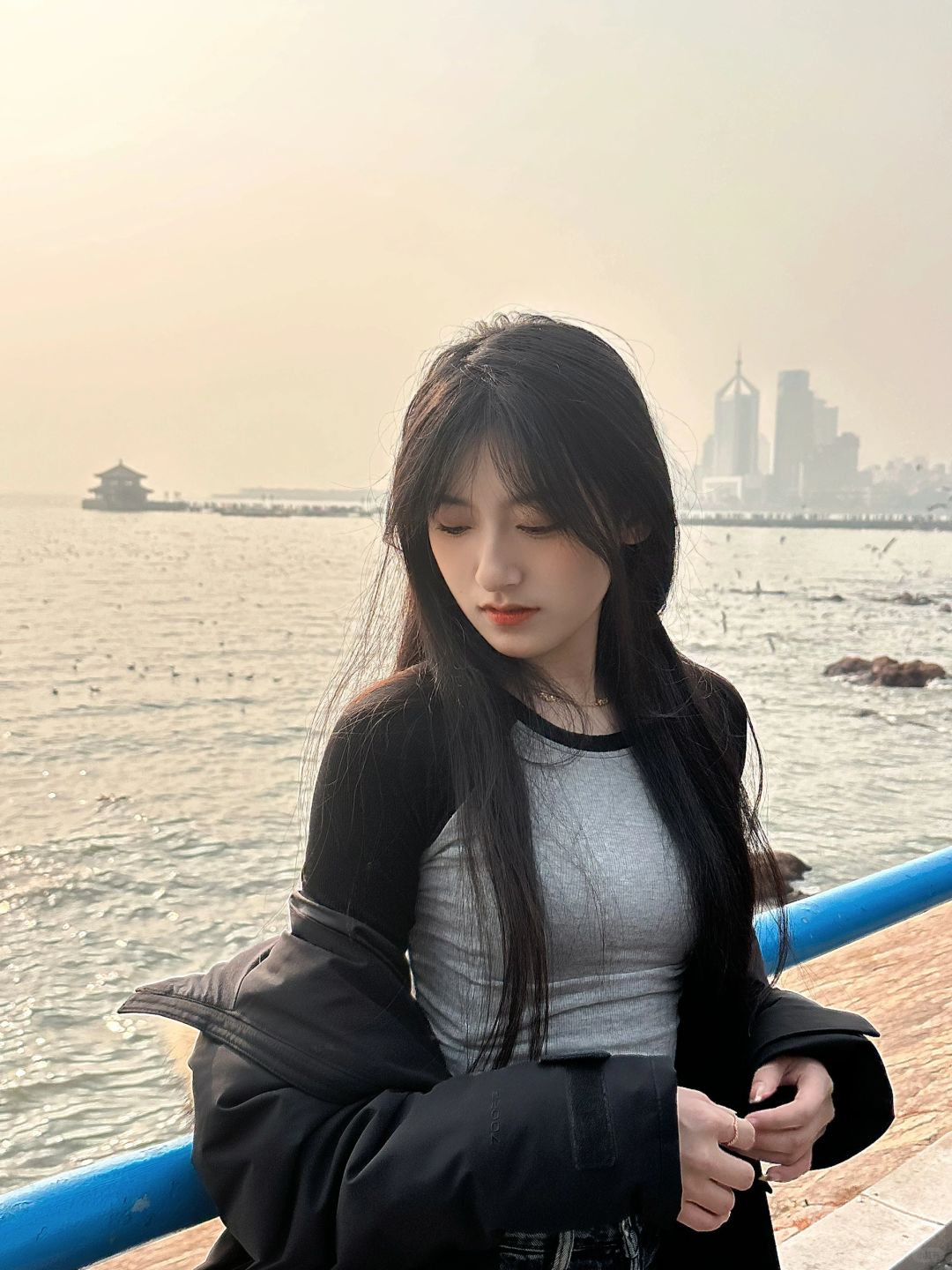 「你羞涩的拍下的相片纸」