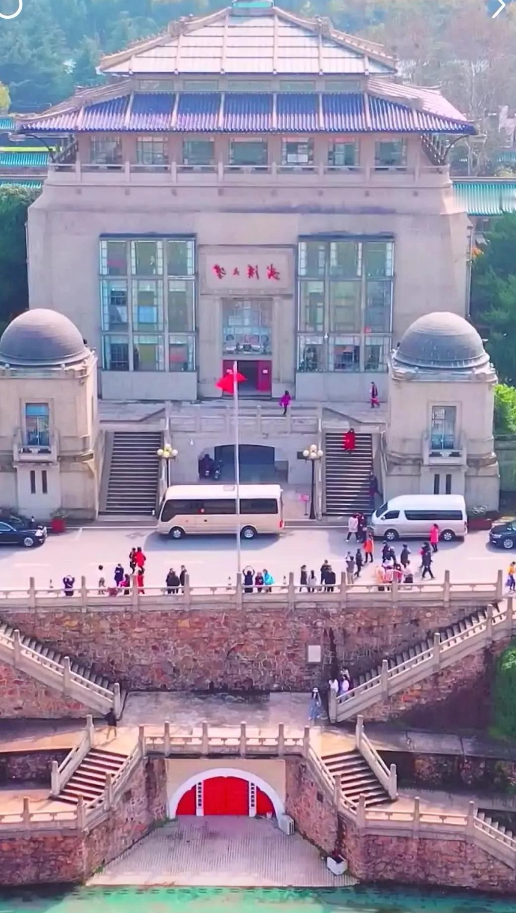 武汉大学新班子处理三类人，展现责任担当！不优待校友之子，让其继续留原单位，不搞特
