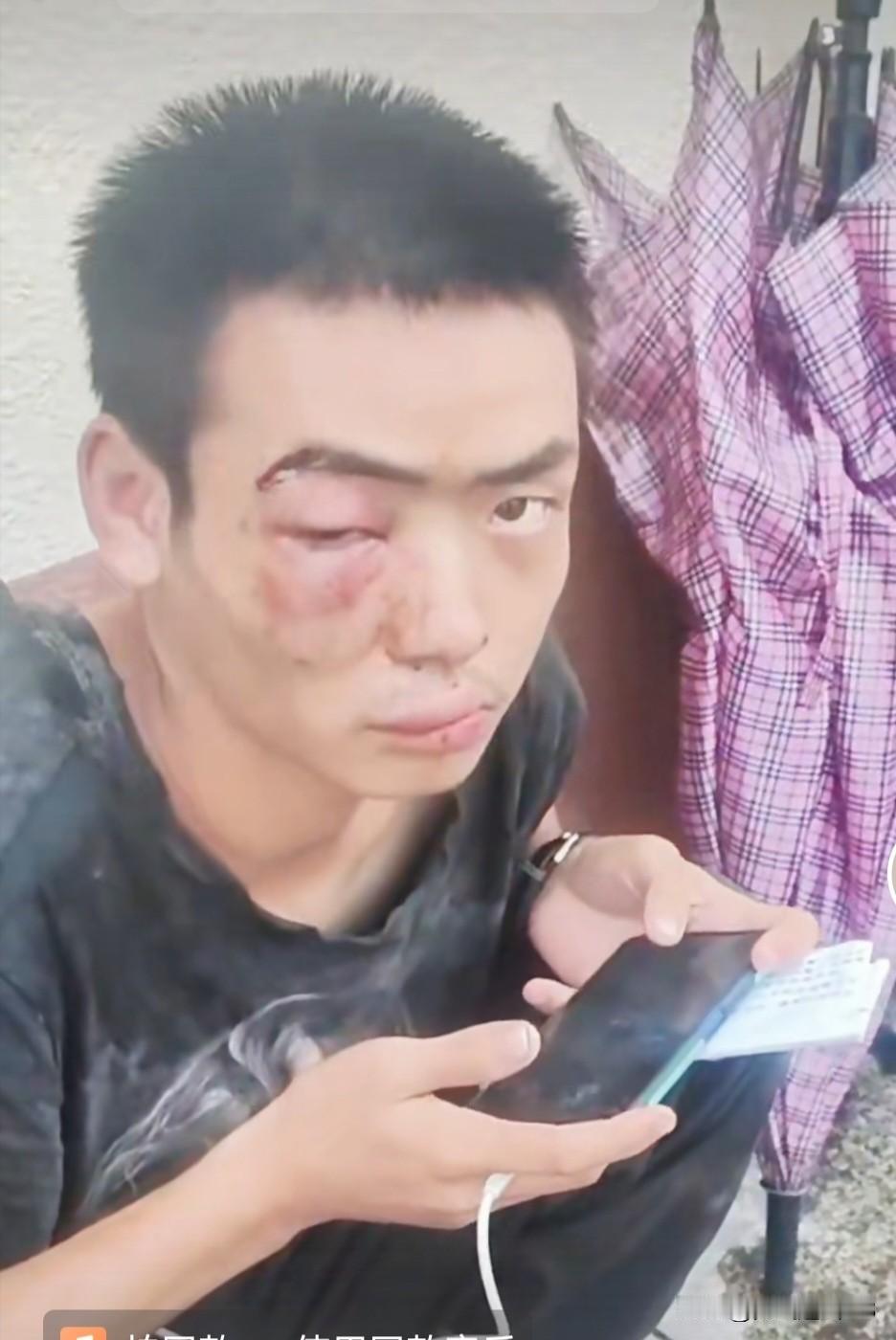 生活给的疼没处躲，那就先躲进游戏里，哪怕只是暂时忘了疼也好。他究竟经历过了啥？