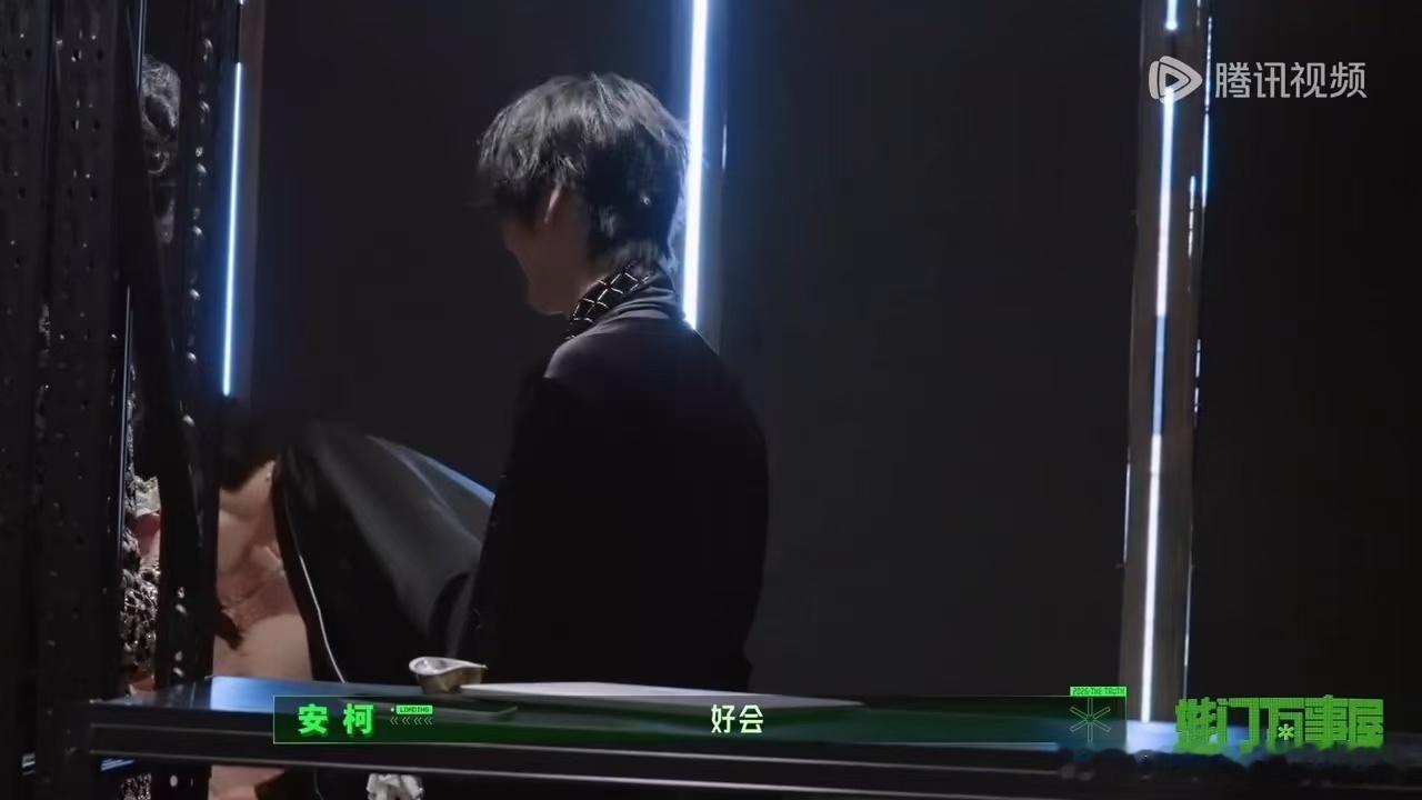 丁程鑫金靖同担周柯宇说丁程鑫好会开始推理吧 谁还没看这段，金靖问丁程鑫喜欢谁，小