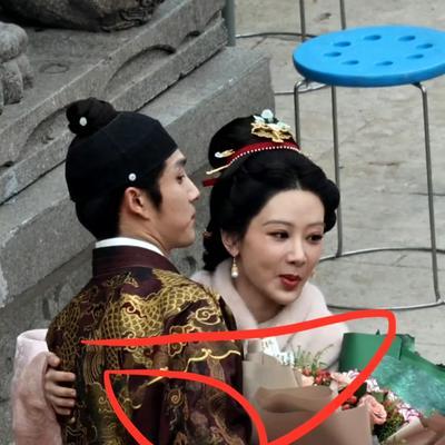 《杨紫〈家业〉杀青照炸了！32岁被嘲