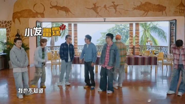 鹿晗HelloKitty发威哈哈哈哈哈 鹿晗被分到“180以下组”后试图发火，但