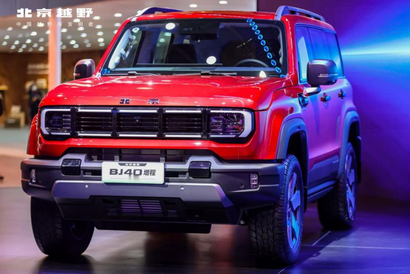 北京越野在北京车展发布BJ40增程长续航版并开启北京81的盲订。预售价为21.4